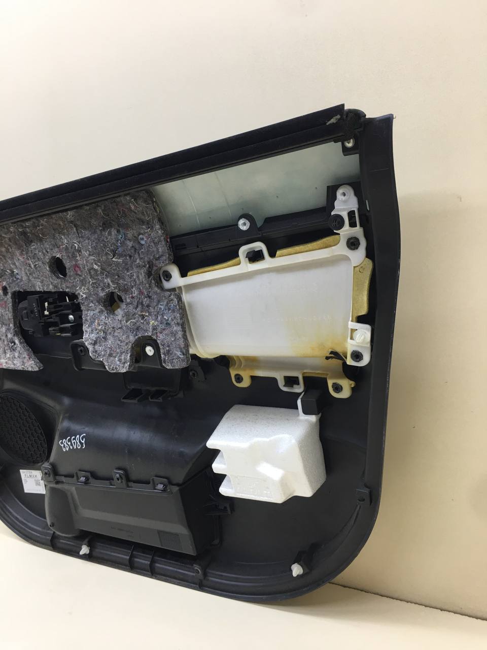 Обшивка двери передней левой Mitsubishi ASX (GA) 2010>