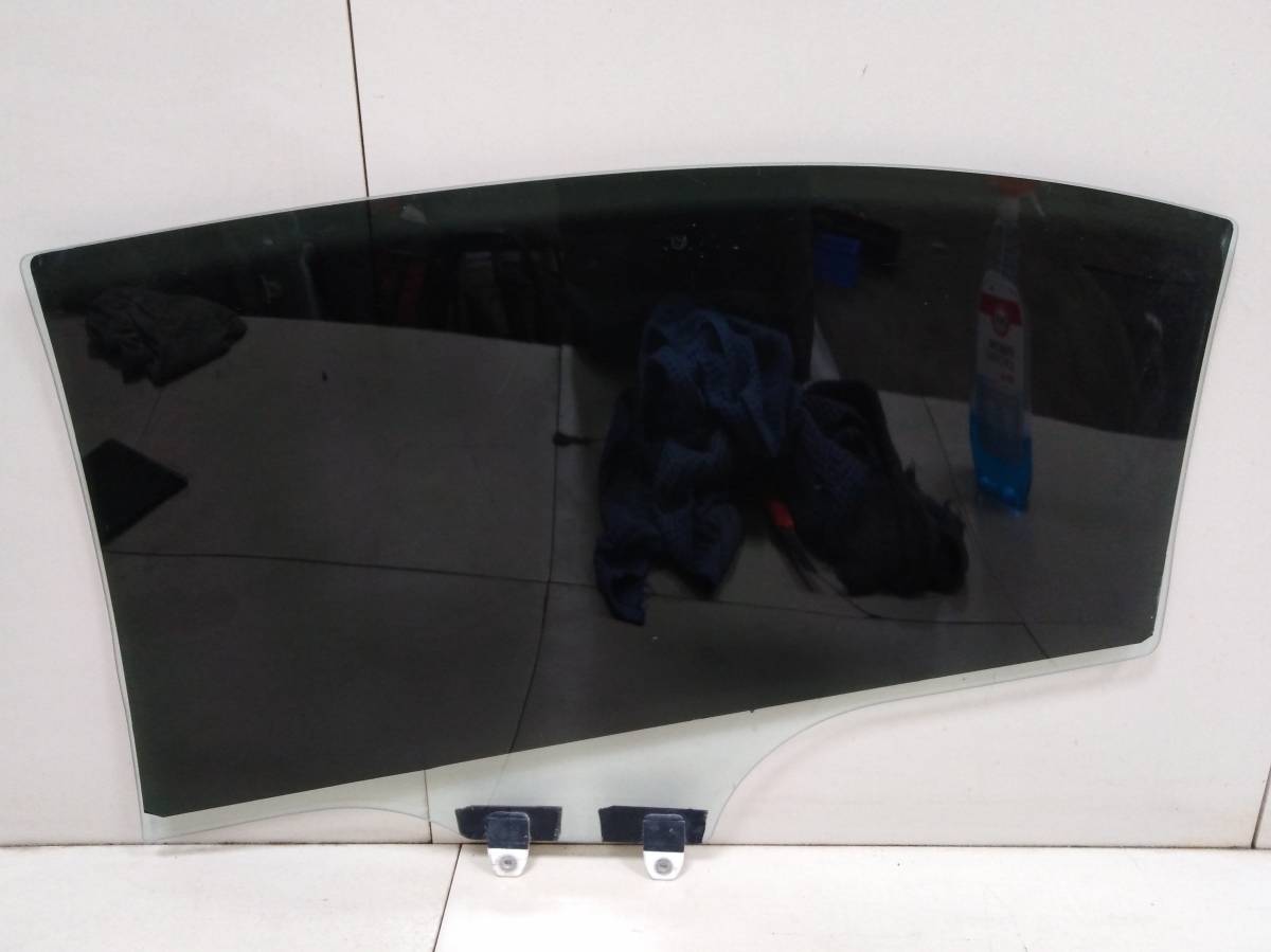 Стекло двери задней правой Honda Civic 4D 2006-2012