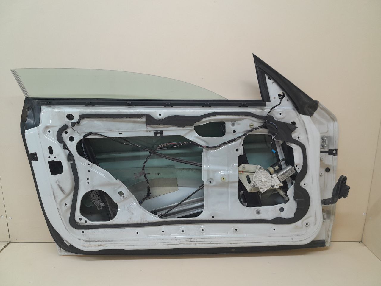 Дверь передняя левая BMW 1-series E87/E81 2004-2011