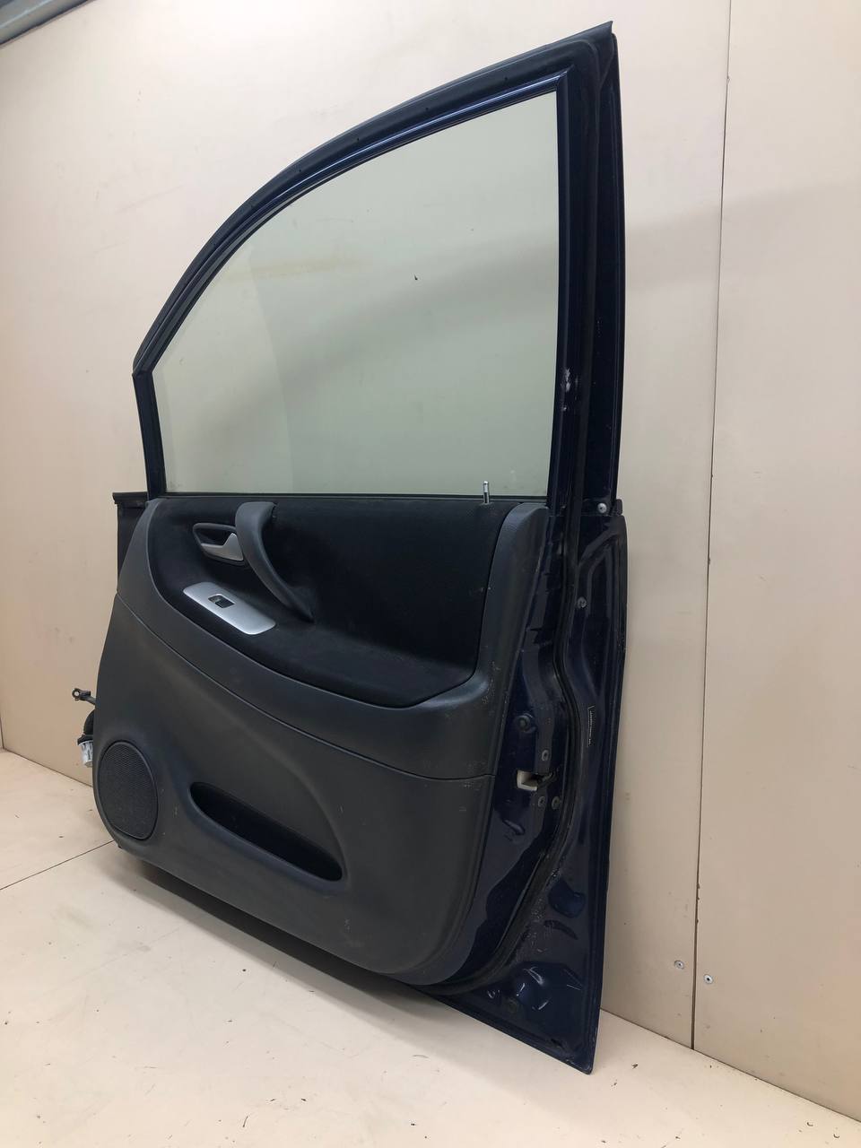 Дверь передняя правая Suzuki Liana 2001-2007 Дверь передняя правая Suzuki Liana 2001-2007
