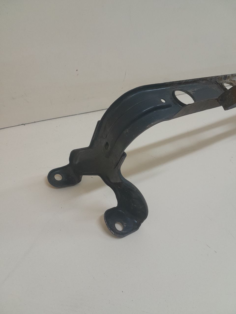 Балка подрадиаторная Ford Focus 2 (DB) 2008-2011 Балка подрадиаторная Ford Focus 2 (DB) 2008-2011
