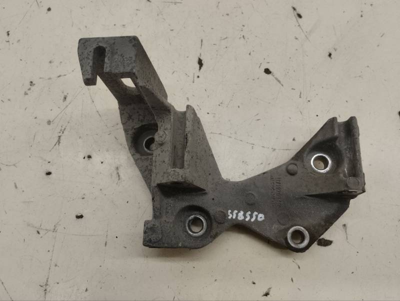 Кронштейн генератора Renault Duster (HSA, HSM) 2012> Кронштейн генератора Renault Duster (HSA, HSM) 2012>