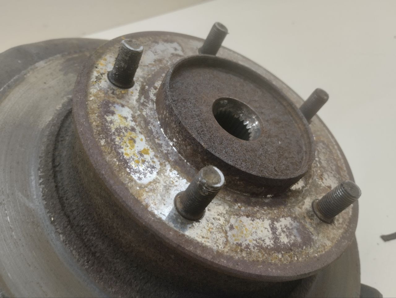 Кулак поворотный передний правый Chevrolet Niva 2009-2020