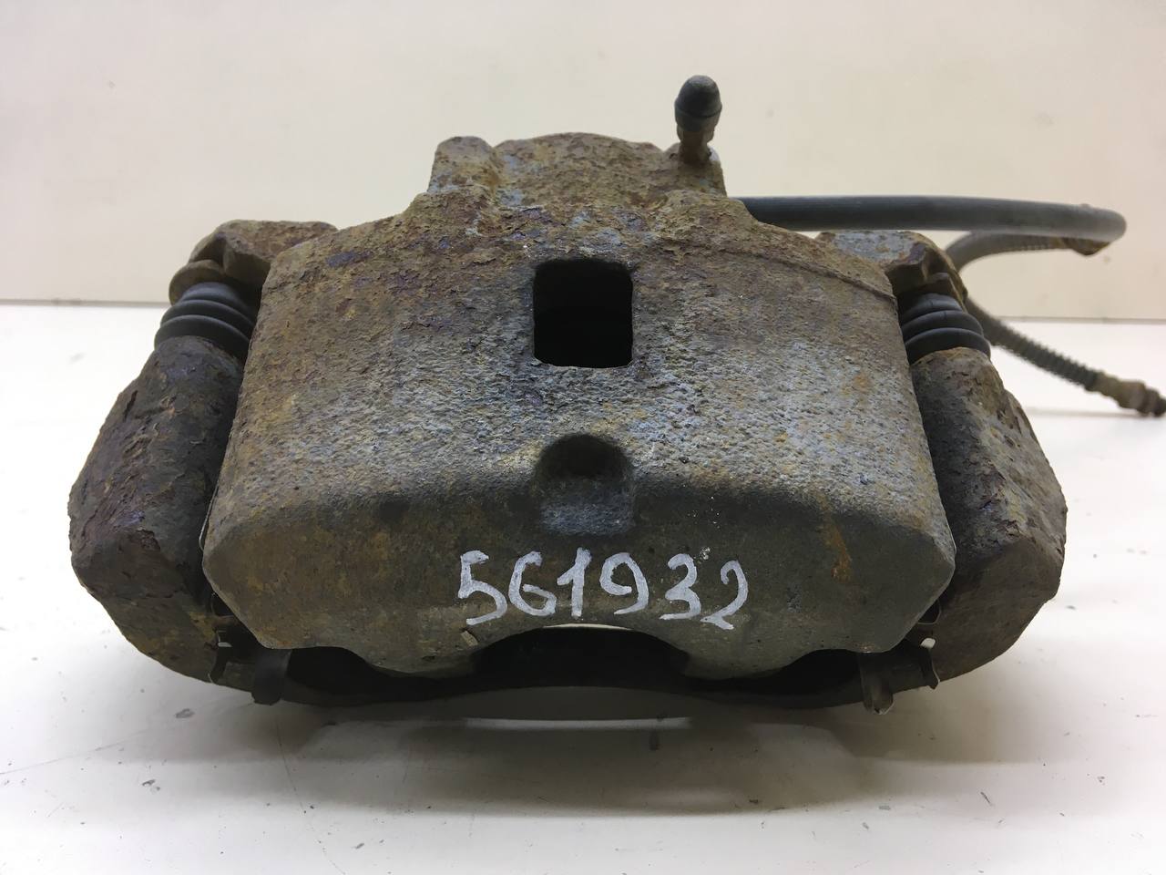 Суппорт передний левый Mitsubishi Lancer 9 (CS/Classic) 2000-2011 Суппорт передний левый Mitsubishi Lancer 9 (CS/Classic) 2000-2011