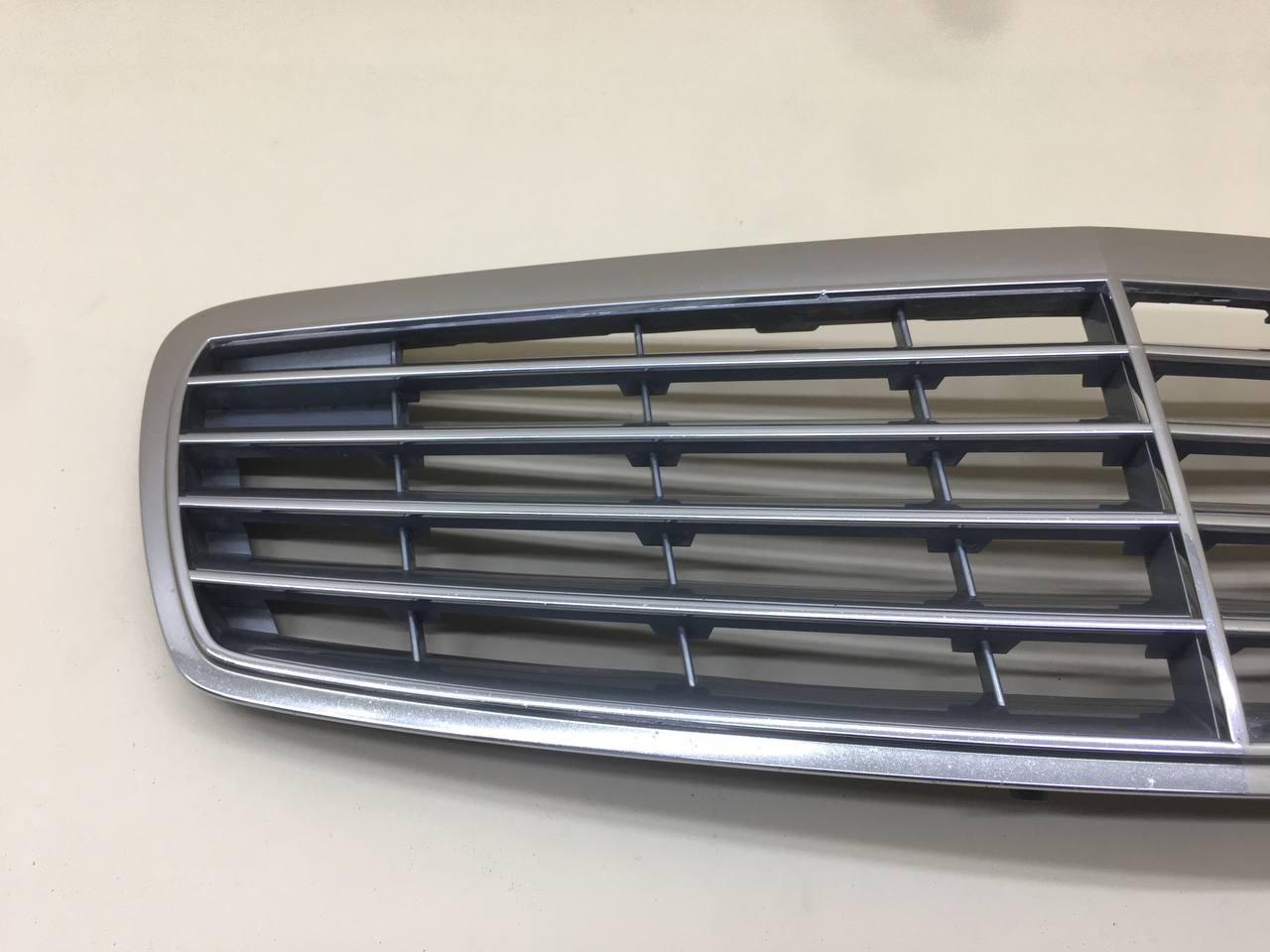 Решетка радиатора Mercedes-Benz E-Class (W211) 2002-2009 Решетка радиатора Mercedes-Benz E-Class (W211) 2002-2009