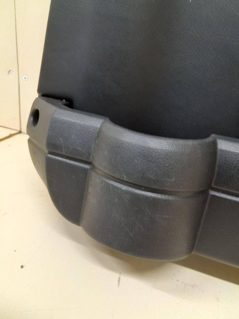 Обшивка двери задней правой Land Rover Discovery 3 (L319) 2004-2009