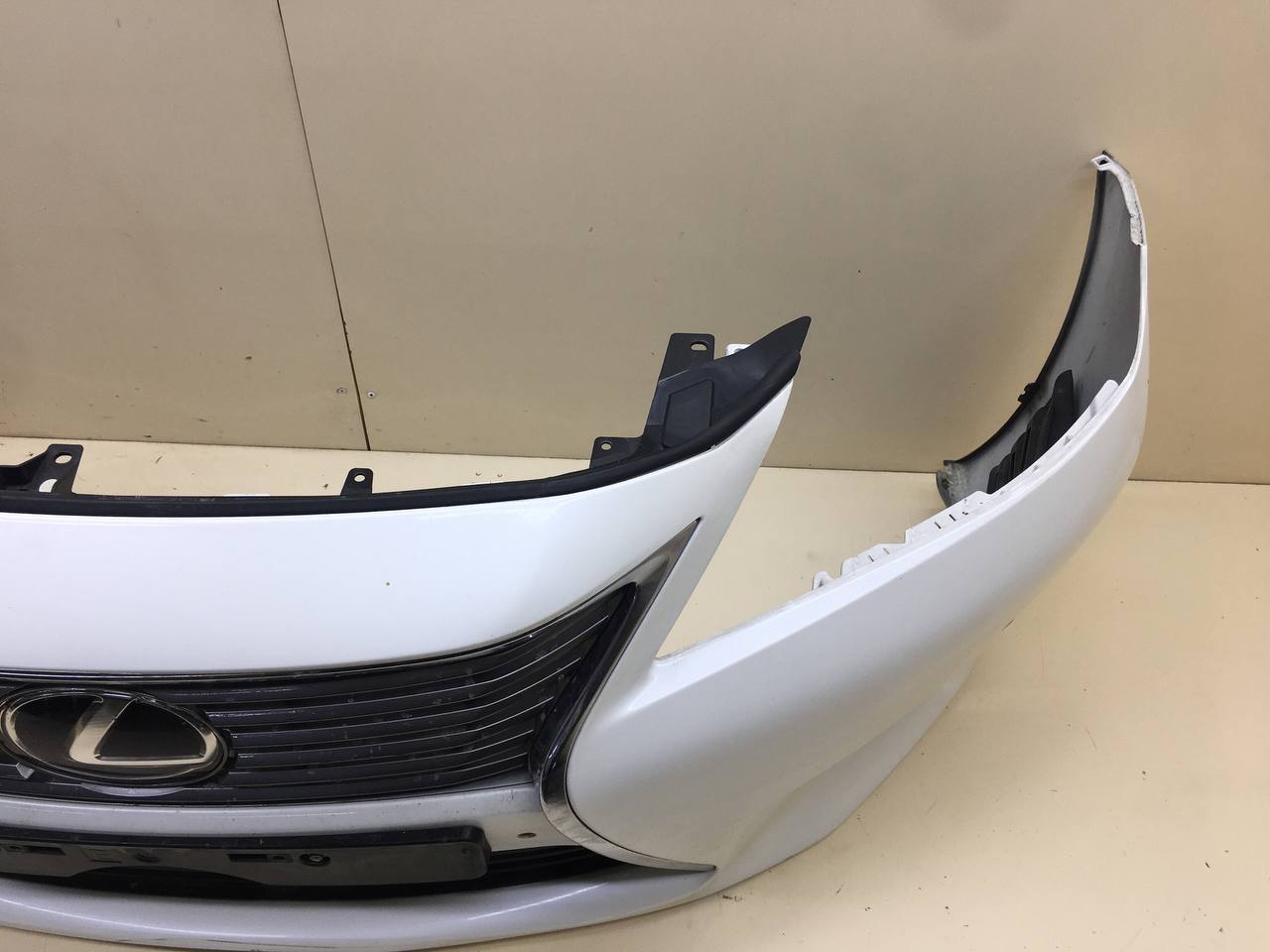 Бампер передний Lexus ES (SV60) 2012>