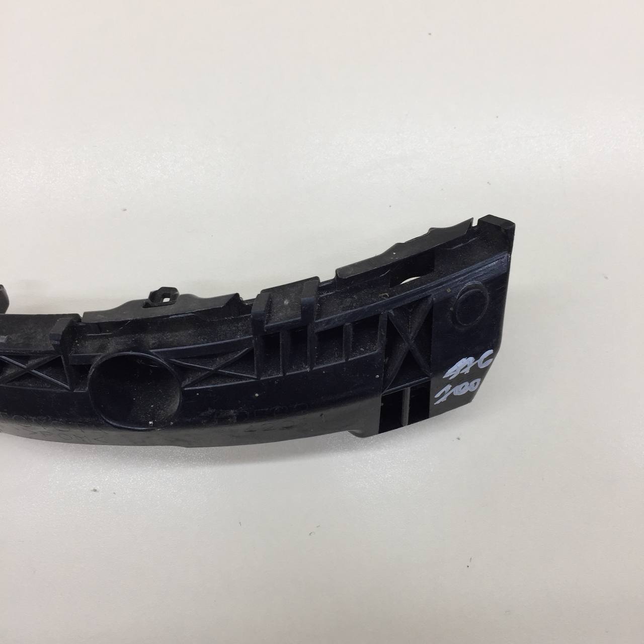 Кронштейн заднего бампера левый Toyota Rav 4 (A30) 2006-2013