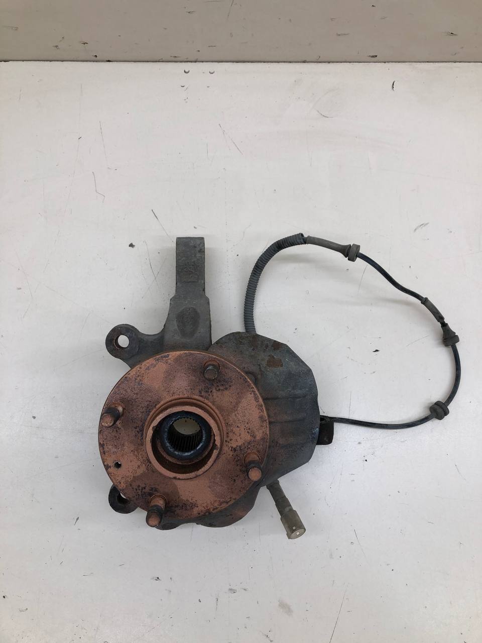 Кулак поворотный передний левый Chevrolet Lacetti (J200) 2003-2013