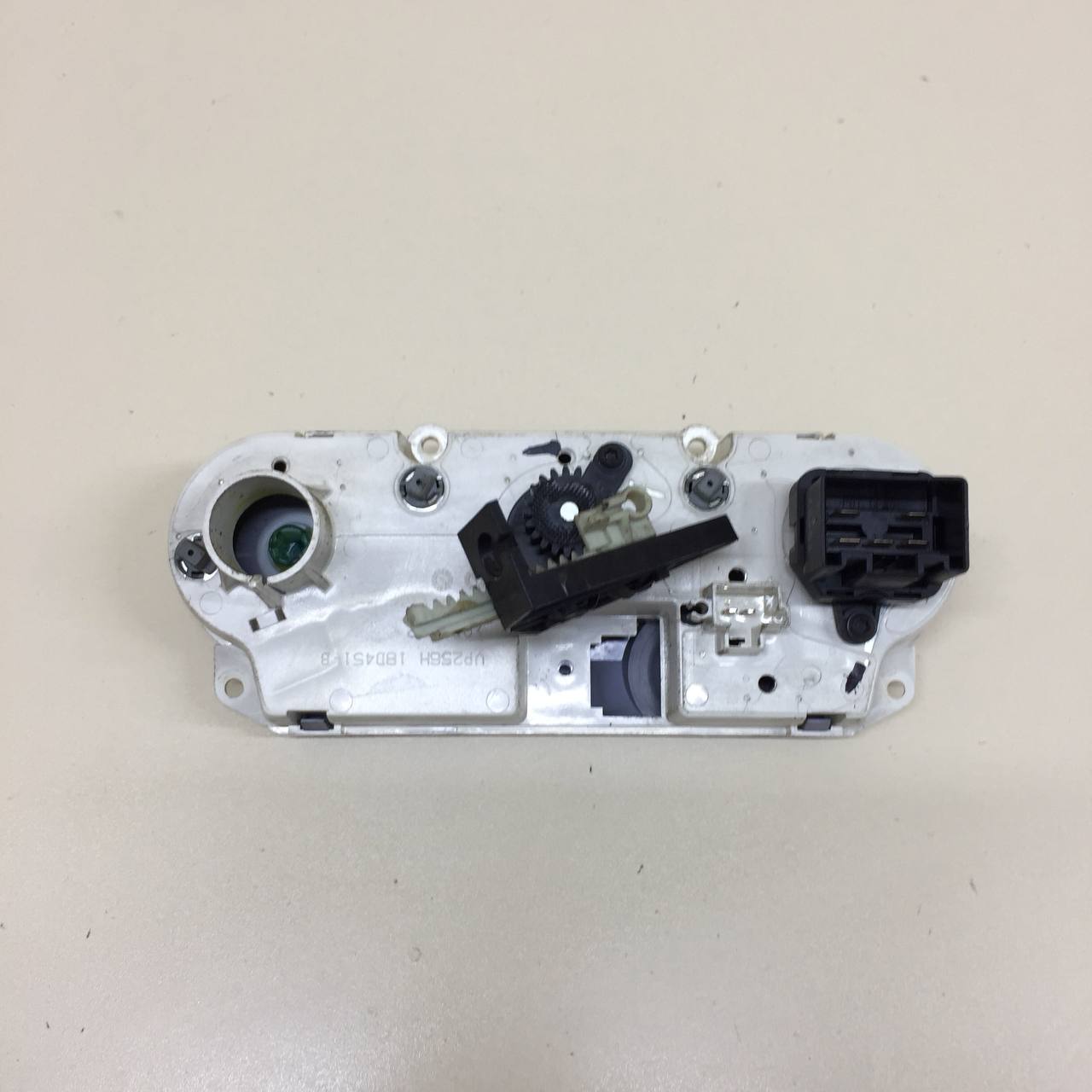Блок управления отопителем Ford Fusion (JU) 2002-2012 Блок управления отопителем Ford Fusion (JU) 2002-2012
