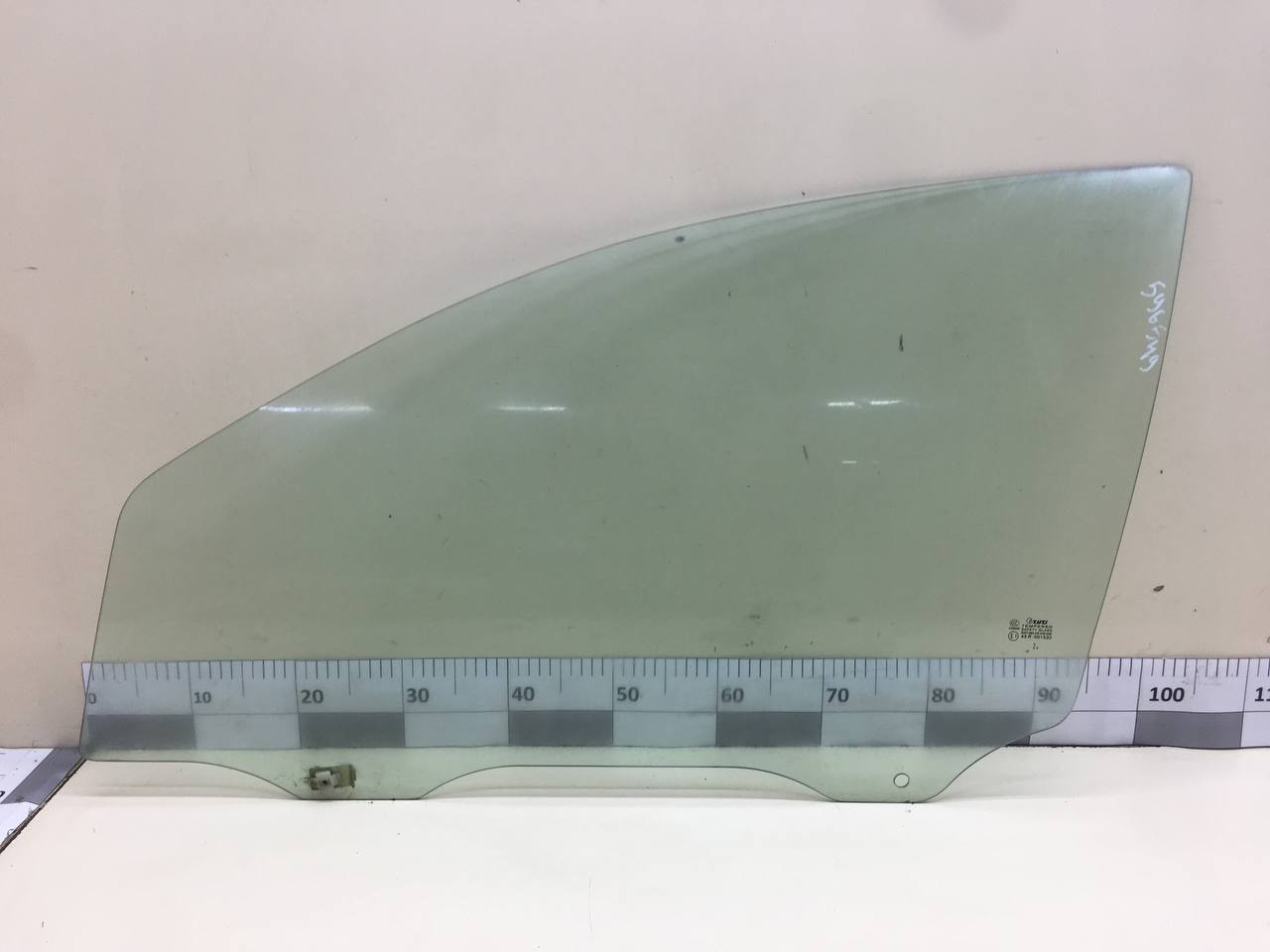 Стекло двери передней левой Chevrolet Aveo T200 2003-2008