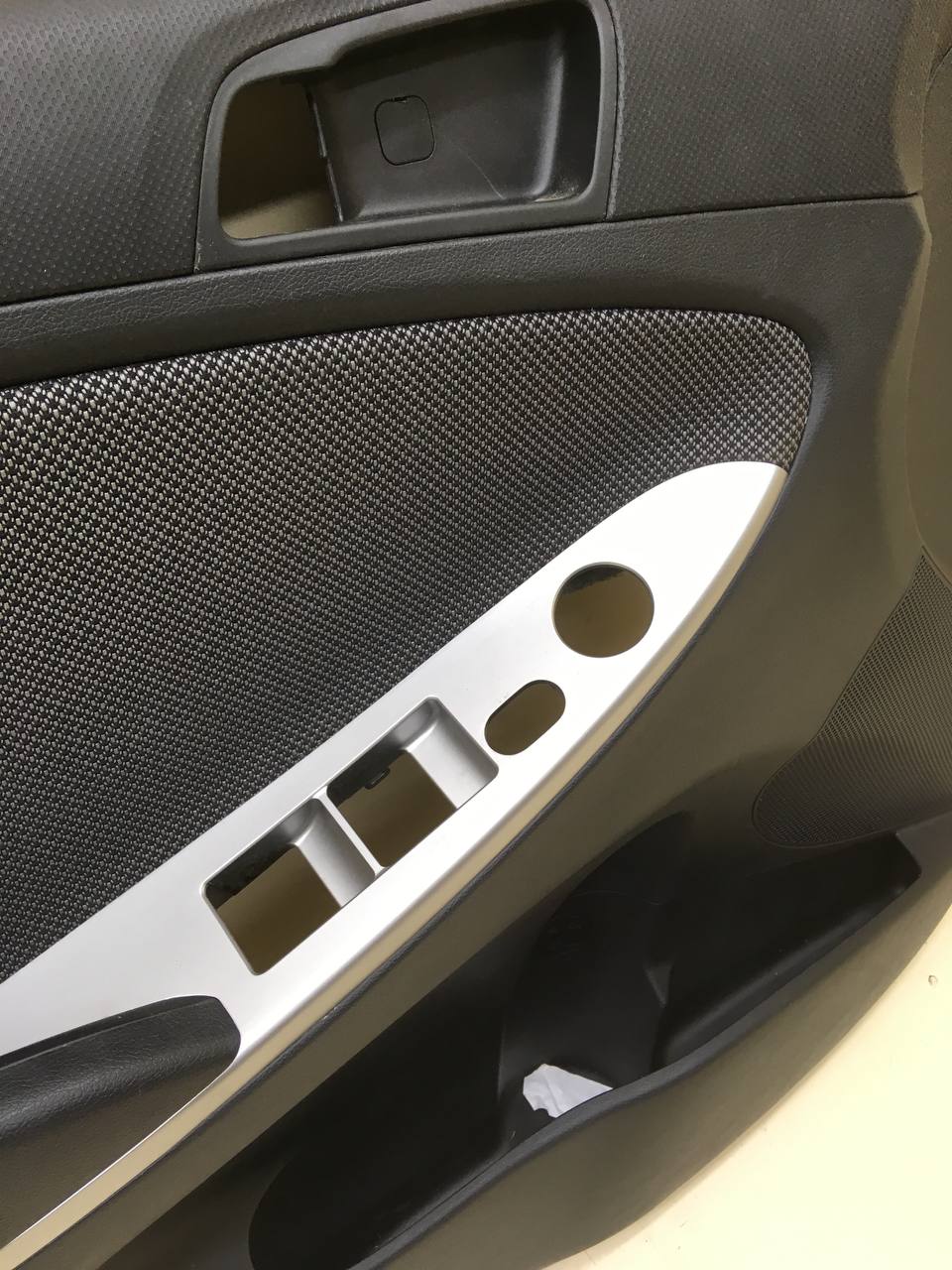 Обшивка двери передней левой Hyundai Solaris (RB) 2010-2017 Обшивка двери передней левой Hyundai Solaris (RB) 2010-2017