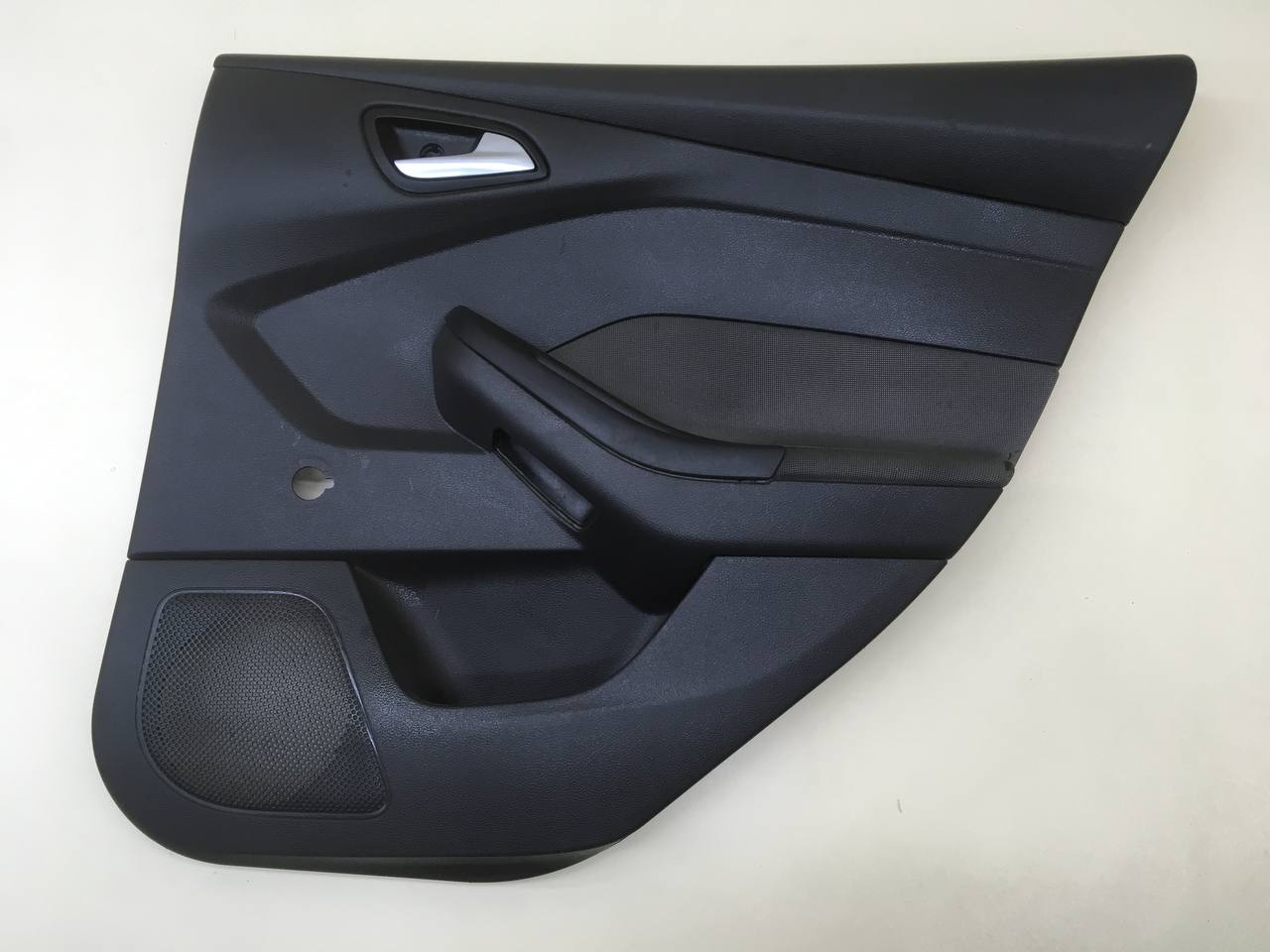 Обшивка двери задней правой Ford Focus 3 2011>