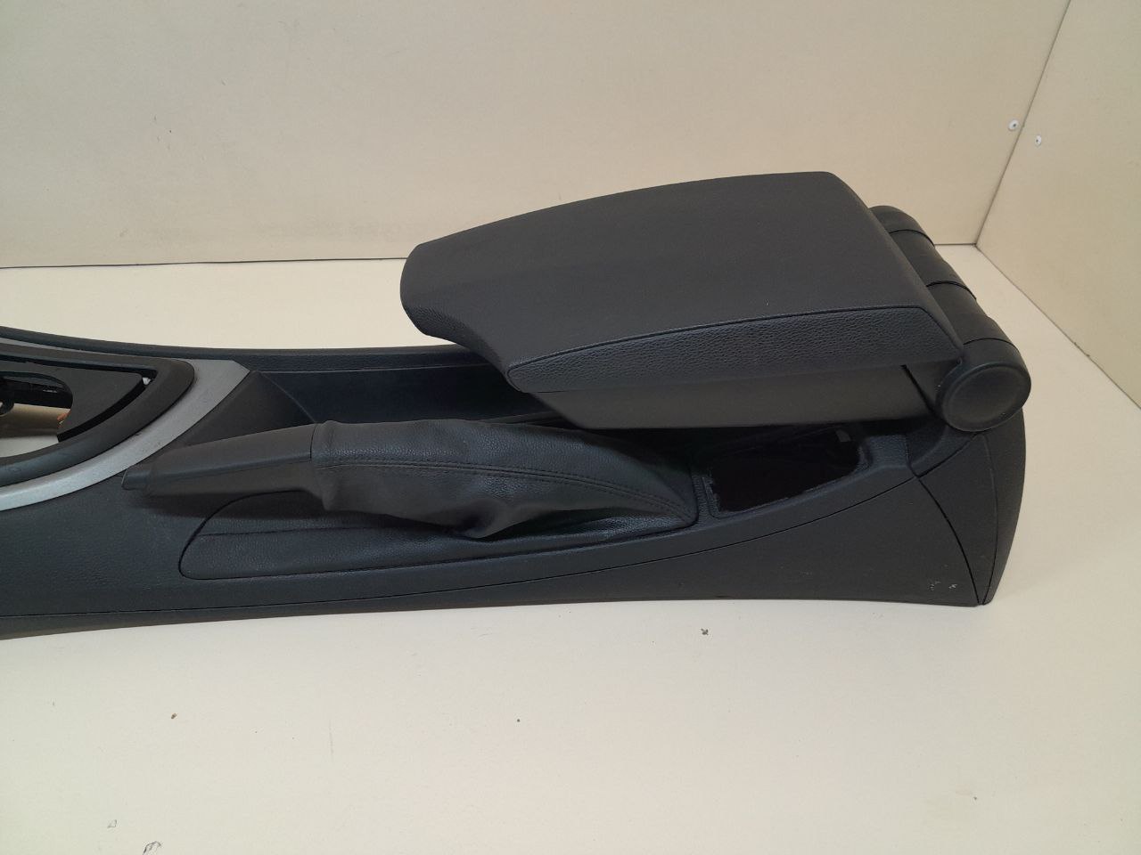 Консоль центральная BMW 1-series E87/E81 2004-2011