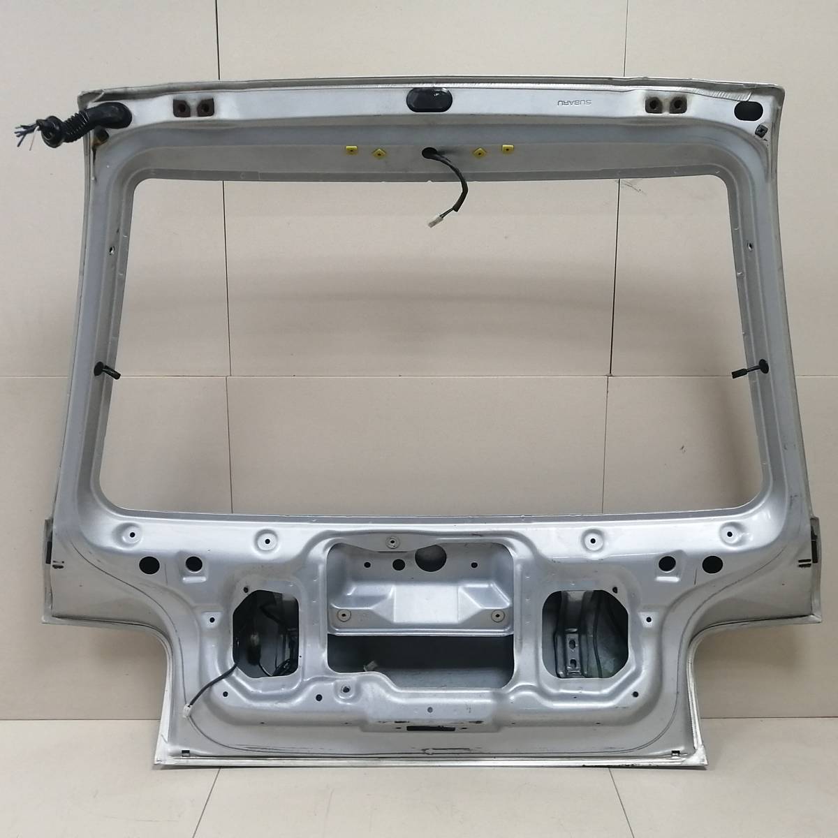 Дверь багажника Subaru Impreza (G10) 1996-2000