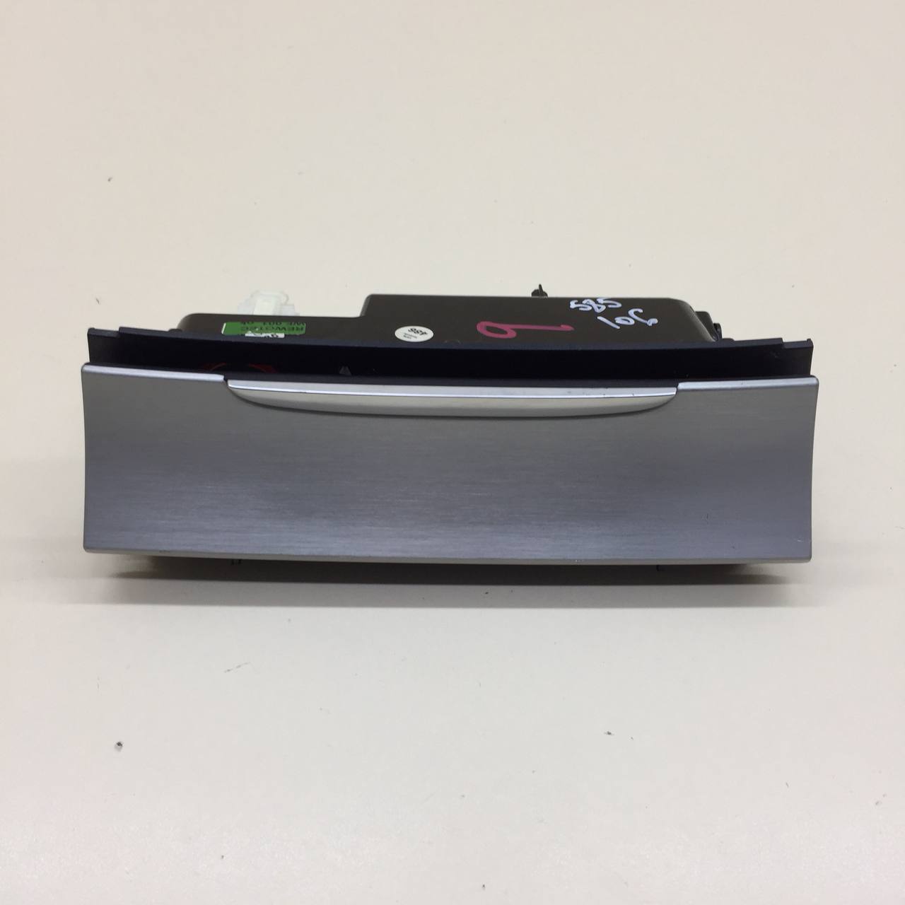 Пепельница передняя Volkswagen Passat B7 2011-2015 Пепельница передняя Volkswagen Passat B7 2011-2015