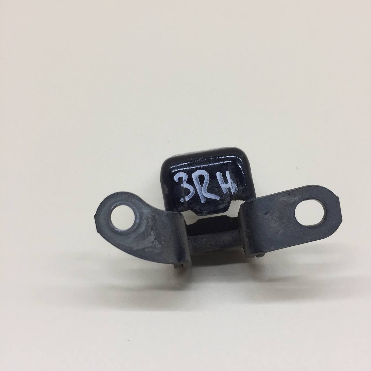 Петля двери задней правой нижняя Toyota Rav 4 (A30) 2006-2013 Петля двери задней правой нижняя Toyota Rav 4 (A30) 2006-2013