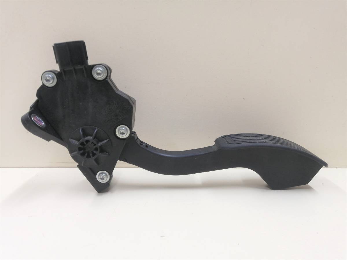 Педаль газа Toyota Corolla E150 2006-2013 Педаль газа Toyota Corolla E150 2006-2013