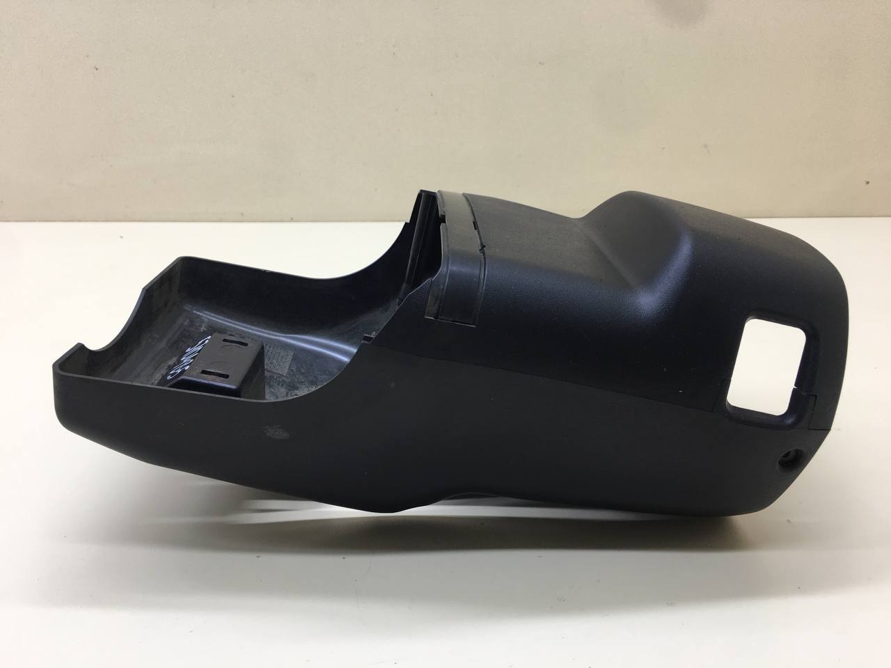 Кожух рулевой колонки Lada Granta 2011>