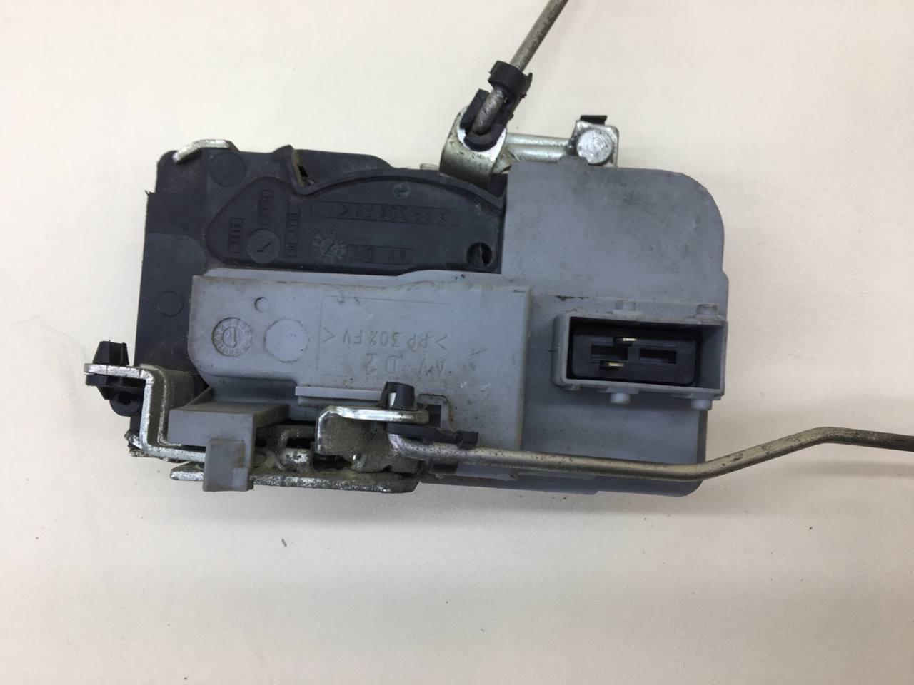 Замок двери передней правой Lada Granta 2011>