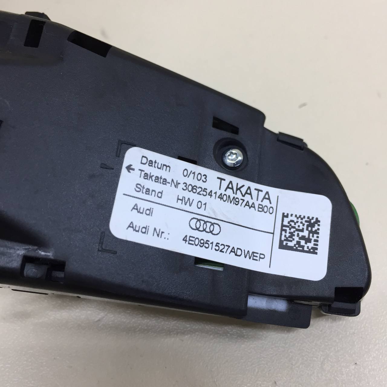 Кнопка многофункциональная Audi Q5 (8R) 2008-2017 Кнопка многофункциональная Audi Q5 (8R) 2008-2017