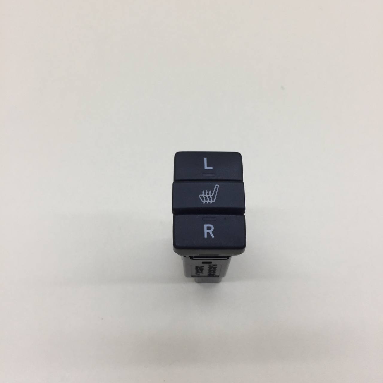 Кнопка обогрева сидений Toyota Rav 4 (A30) 2006-2013 Кнопка обогрева сидений Toyota Rav 4 (A30) 2006-2013