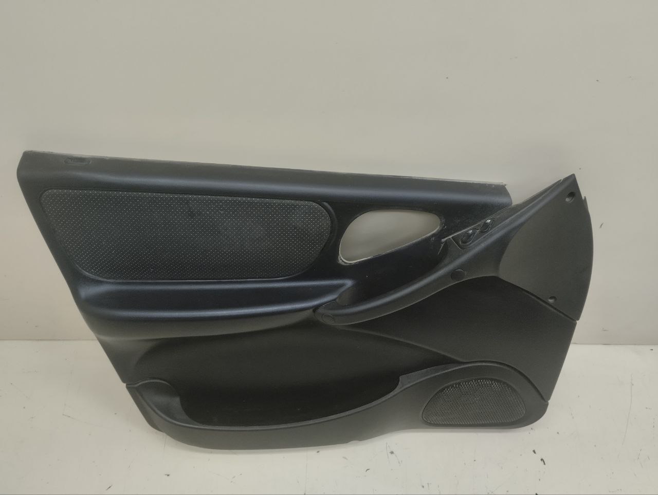 Обшивка двери передней левой Chevrolet Niva 2009-2020