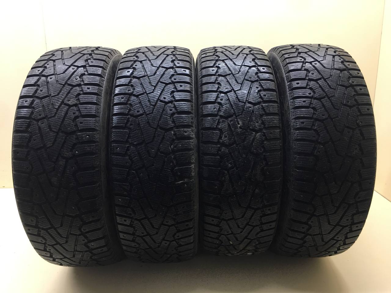Шины к-кт R17 Зимние шипованные Pirelli ICE zero