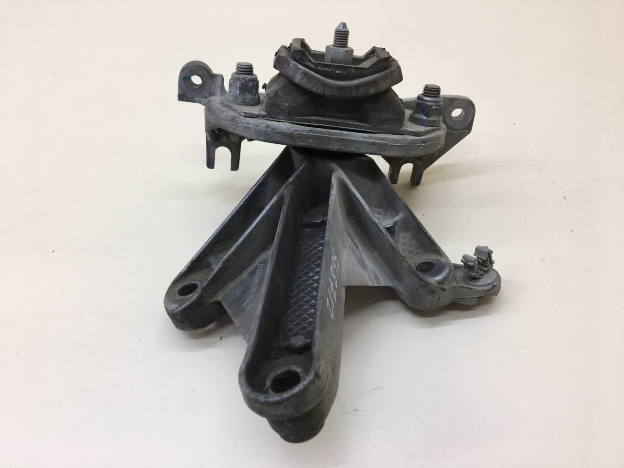 Кронштейн КПП Nissan Almera 3 (G11, G15) 2012> Кронштейн КПП Nissan Almera 3 (G11, G15) 2012>