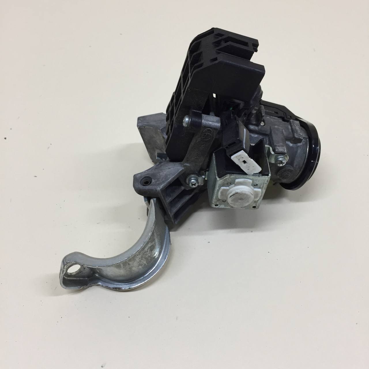Замок зажигания Toyota Corolla E180 2013-2019 Замок зажигания Toyota Corolla E180 2013-2019
