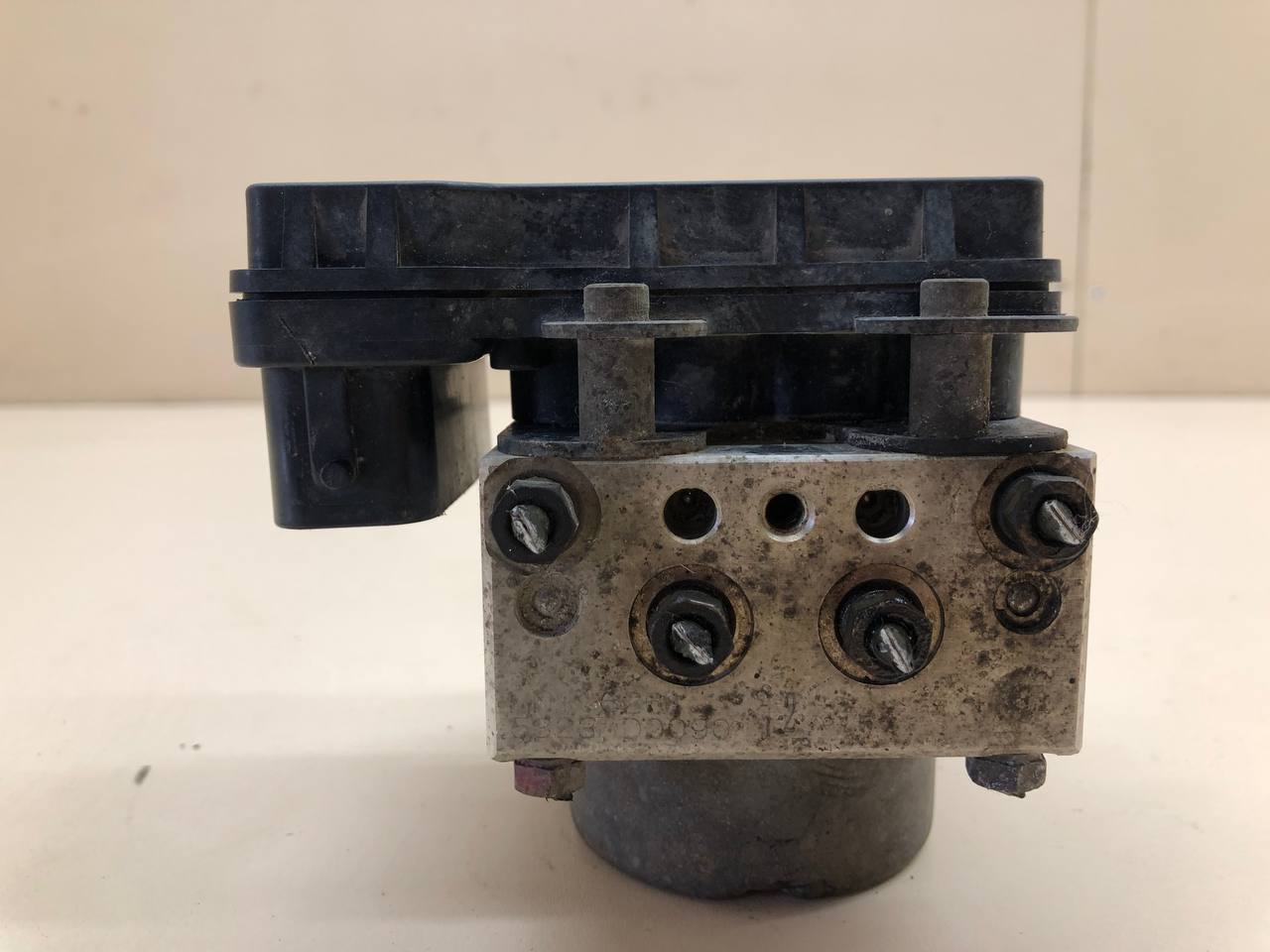 Блок ABS (насос) Mitsubishi Lancer 9  (CS/Classic) 2000-2011