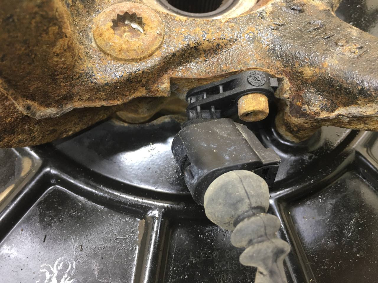 Кулак поворотный передний левый Volkswagen Tiguan (5N1) 2007-2011 Кулак поворотный передний левый Volkswagen Tiguan (5N1) 2007-2011