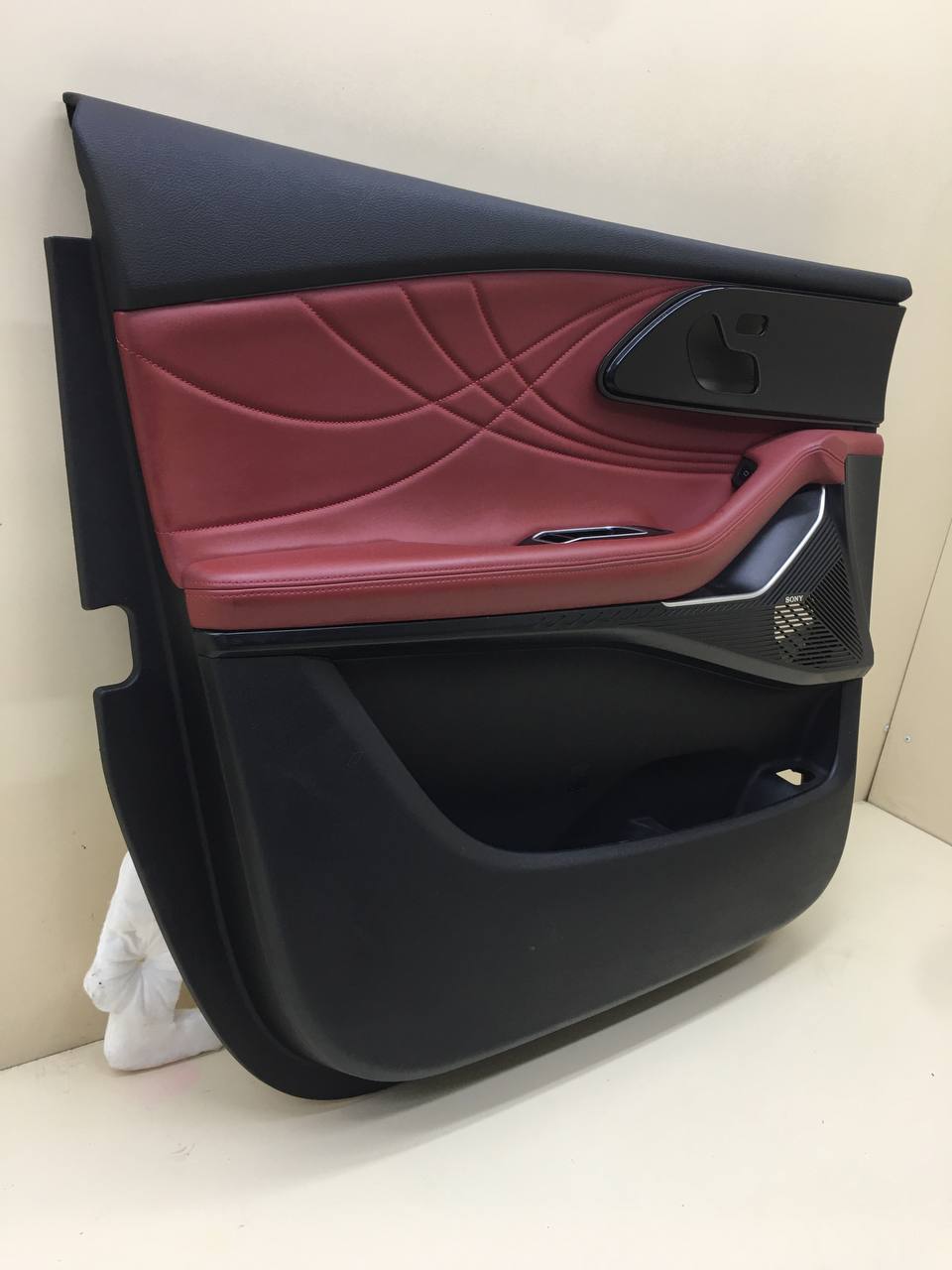 Обшивка двери передней левой EXEED RX 2022>