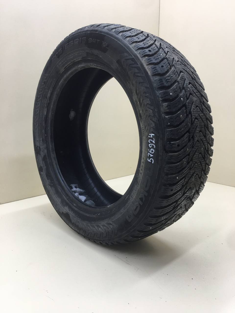 Шины R16 Зимние шипованные Nokian Hakkapelitta 8. 