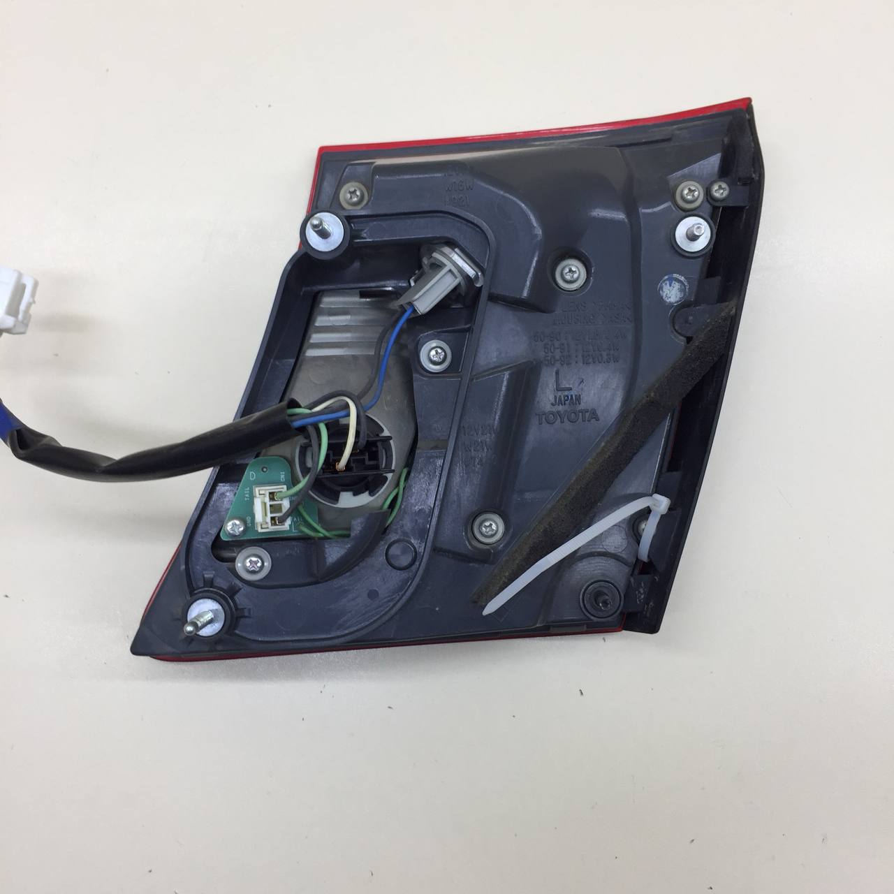 Фонарь задний внутренний левый Lexus LS460 (XF40) 2006-2017