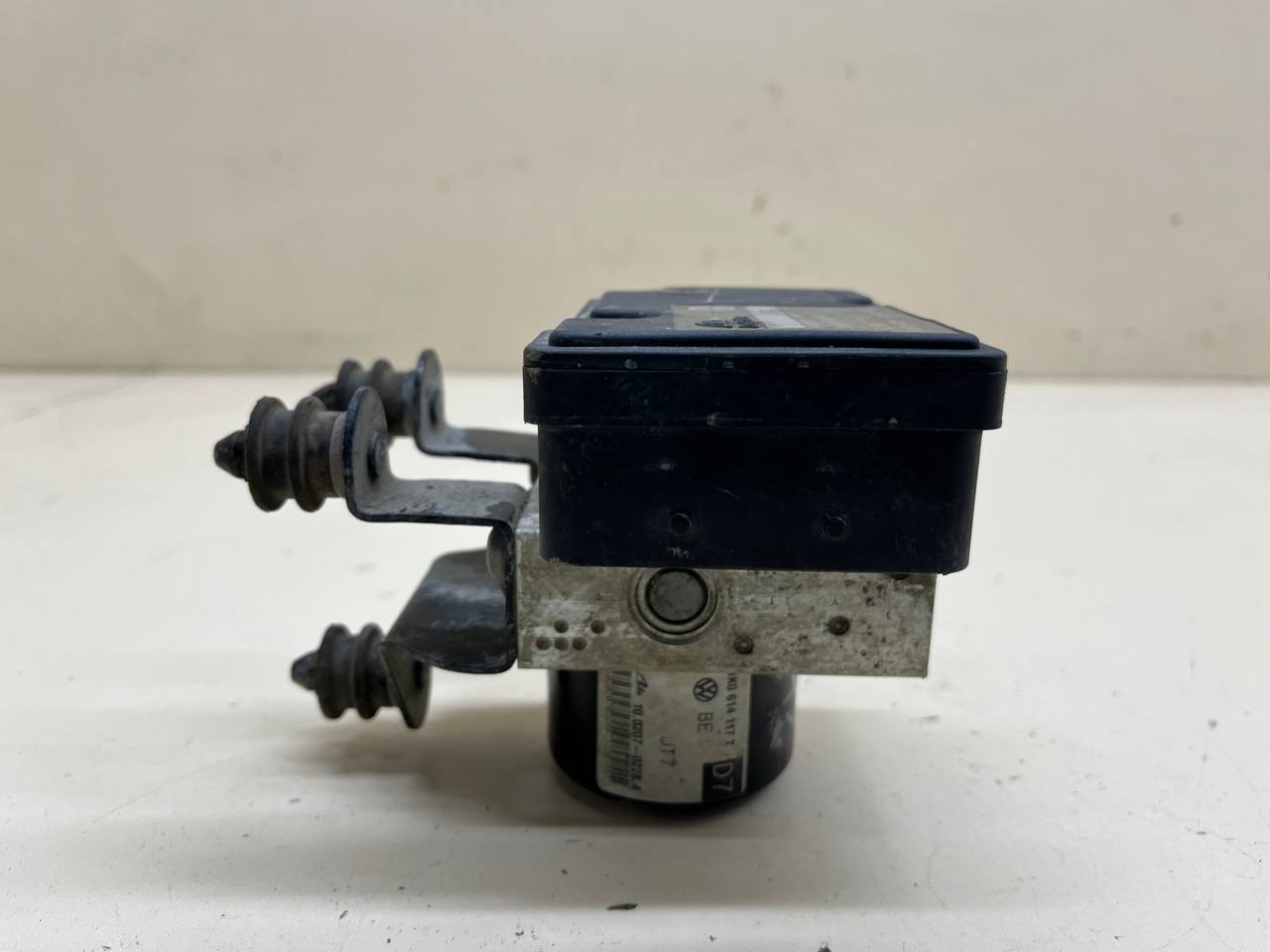Блок ABS (насос) Skoda Octavia (A5 1Z-) 2004-2013 Блок ABS (насос) Skoda Octavia (A5 1Z-) 2004-2013