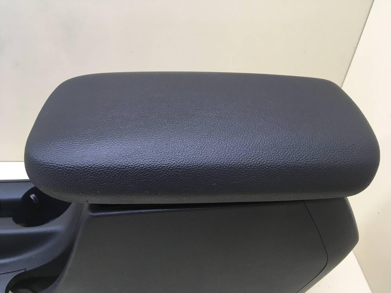 Консоль центральная Kia Cerato (BD) 2018-2022 Консоль центральная Kia Cerato (BD) 2018-2022