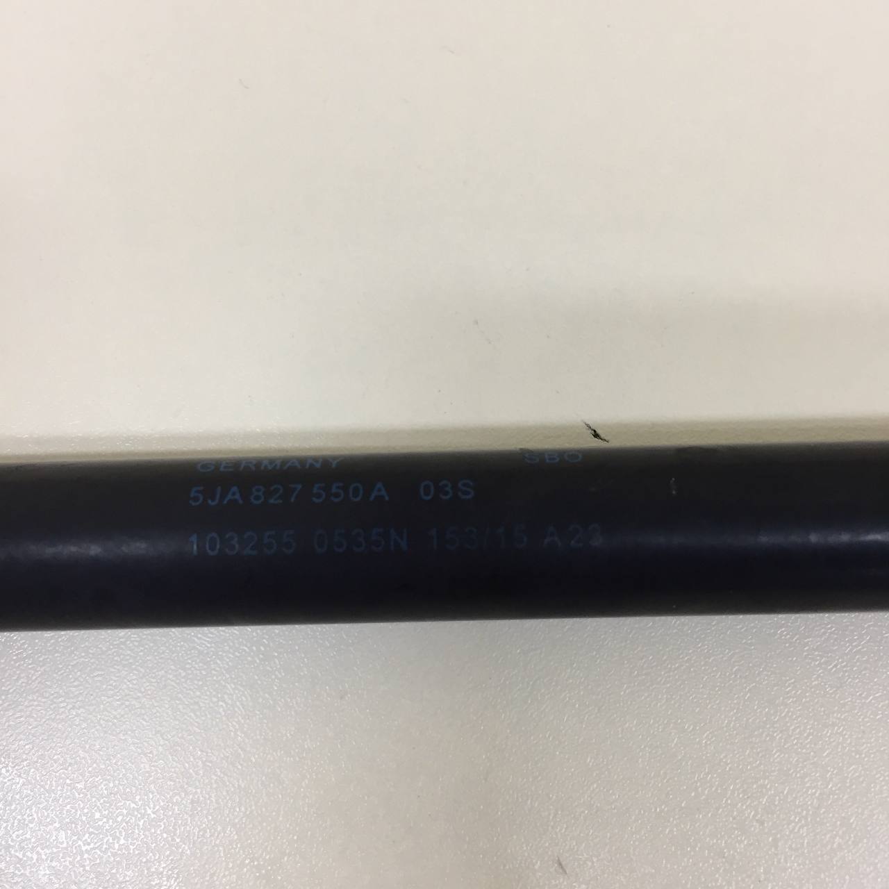 Амортизатор двери багажника Skoda Rapid 2012-2020