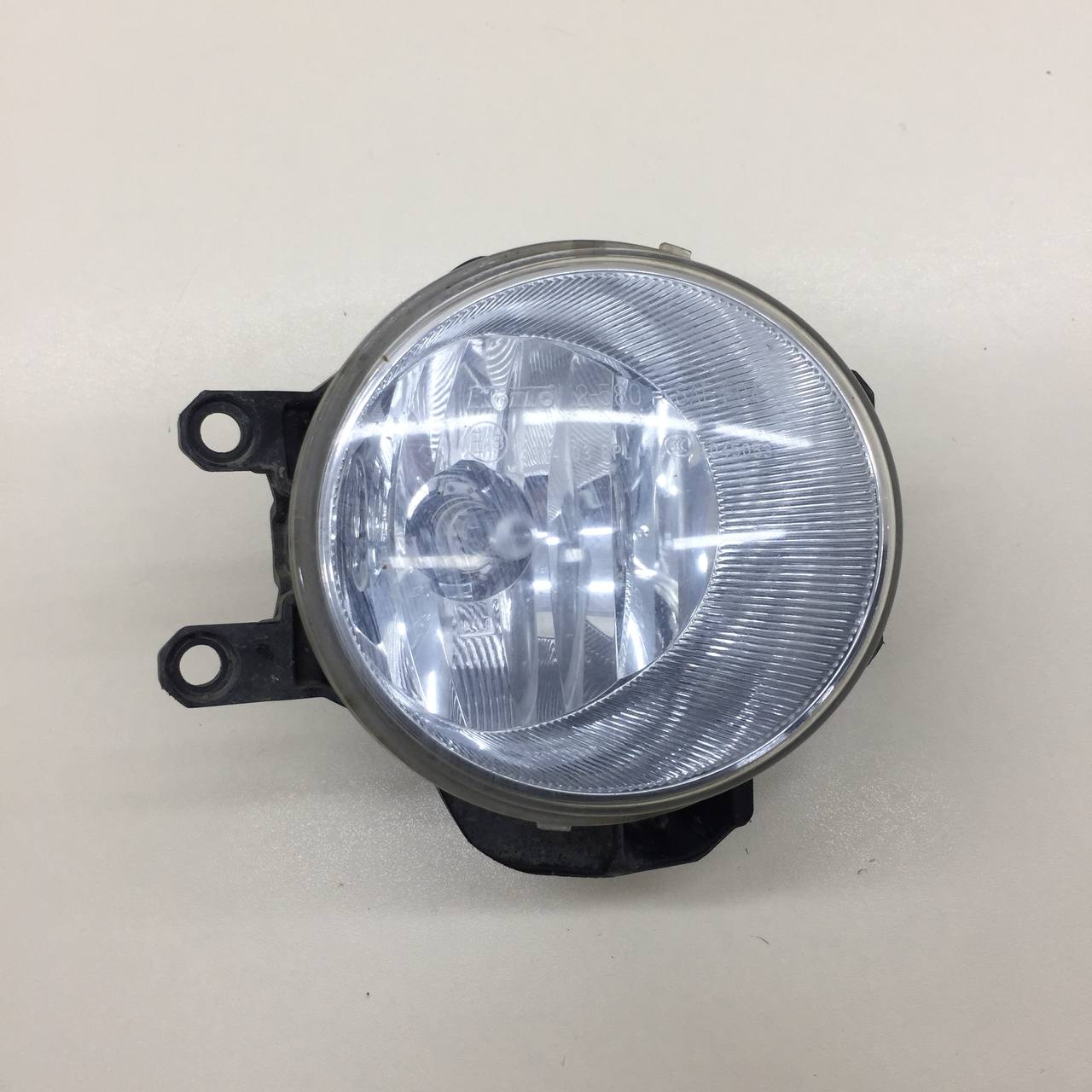 Фара противотуманная правая Toyota Rav 4 (XA40) 2013-2019 Фара противотуманная правая Toyota Rav 4 (XA40) 2013-2019