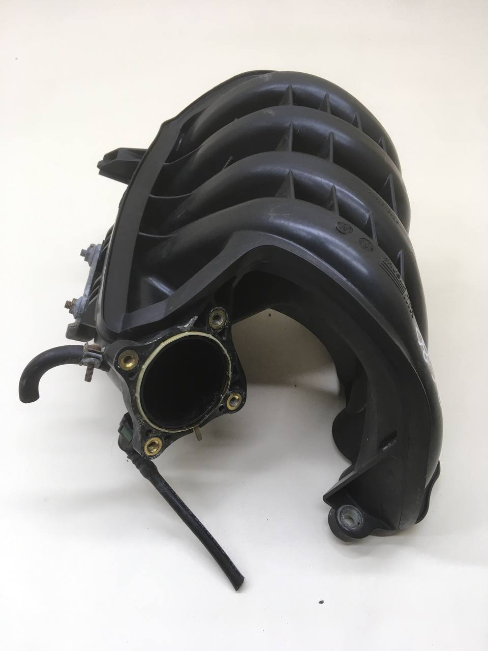 Коллектор впускной Lada Granta 2011>