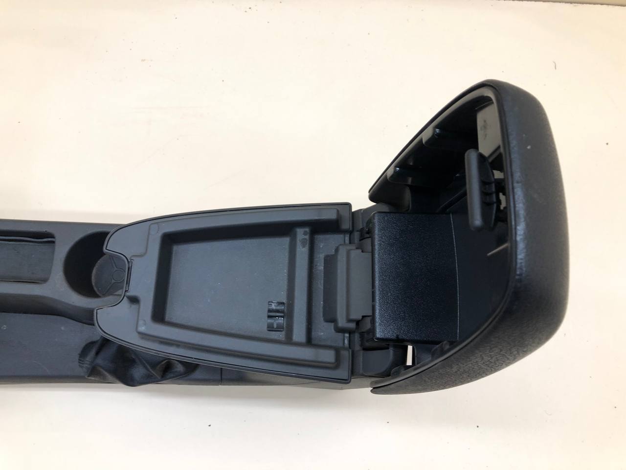 Консоль центральная Ford Focus 2 (DA) 2005-2008