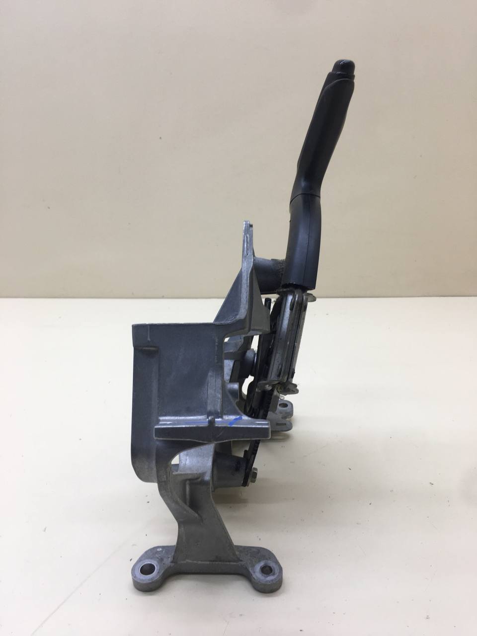 Рычаг стояночного тормоза Honda Civic 4D 2006-2012