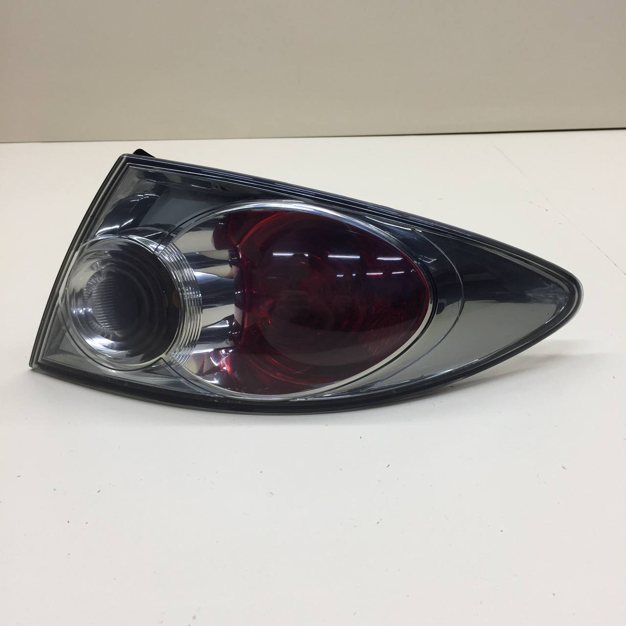 Фонарь задний наружный правый Mazda Mazda 6 (GG) 2002-2007 Фонарь задний наружный правый Mazda Mazda 6 (GG) 2002-2007