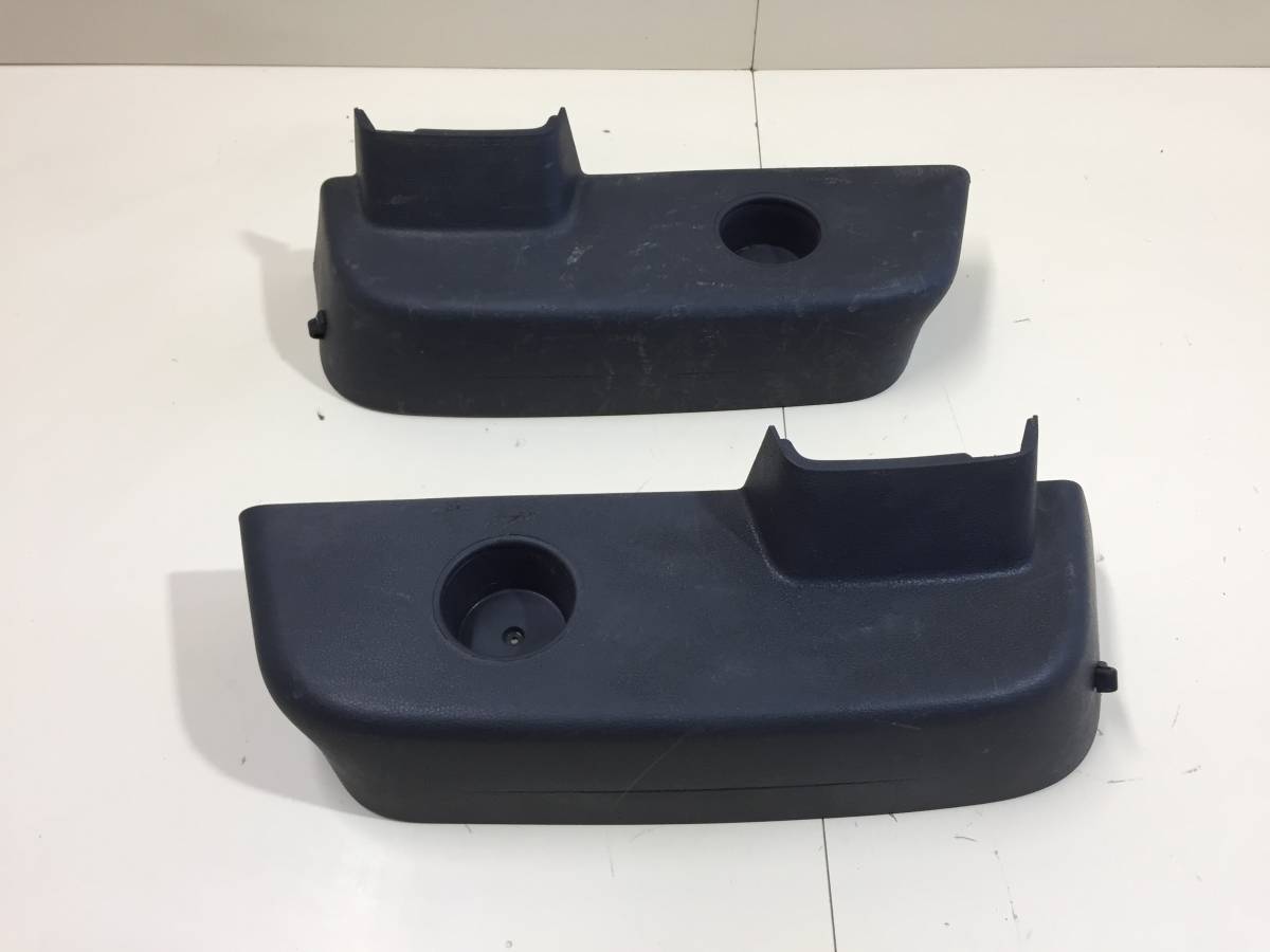 Накладка (кузов внутри) Lada Largus 2012>