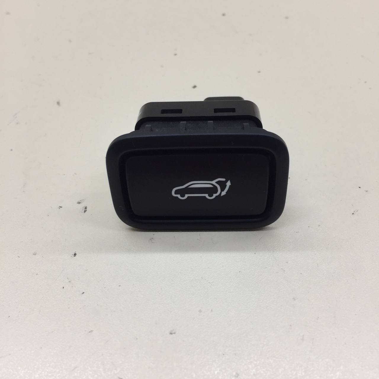 Кнопка открывания багажника Hyundai Santa Fe (TM) 2018-2022 Кнопка открывания багажника Hyundai Santa Fe (TM) 2018-2022