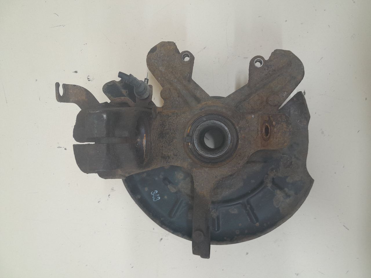 Кулак поворотный передний левый Skoda Fabia (5J) 2007-2014