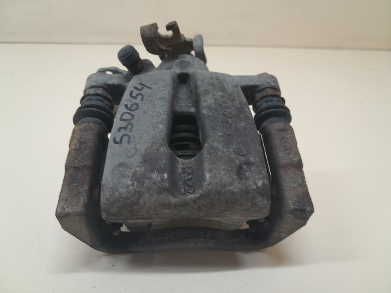 Суппорт задний левый Kia Venga (YN) 2010-2017