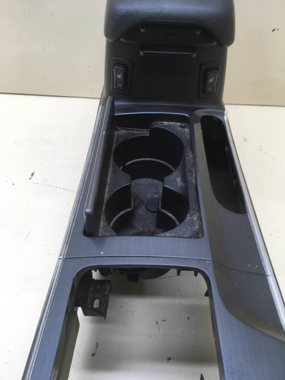 Консоль центральная Mazda Mazda 6 (GG) 2002-2007 Консоль центральная Mazda Mazda 6 (GG) 2002-2007