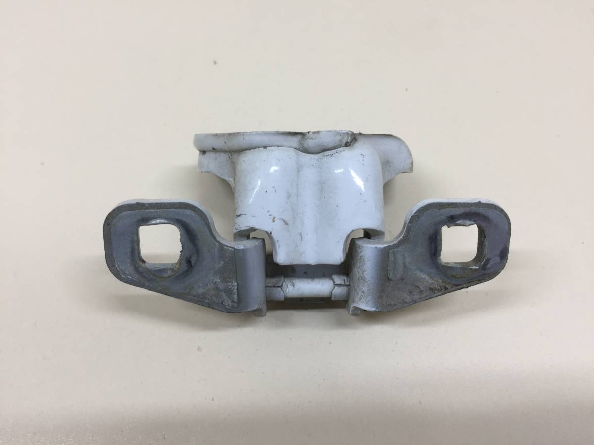 Петля двери Renault Logan (2) 2014>