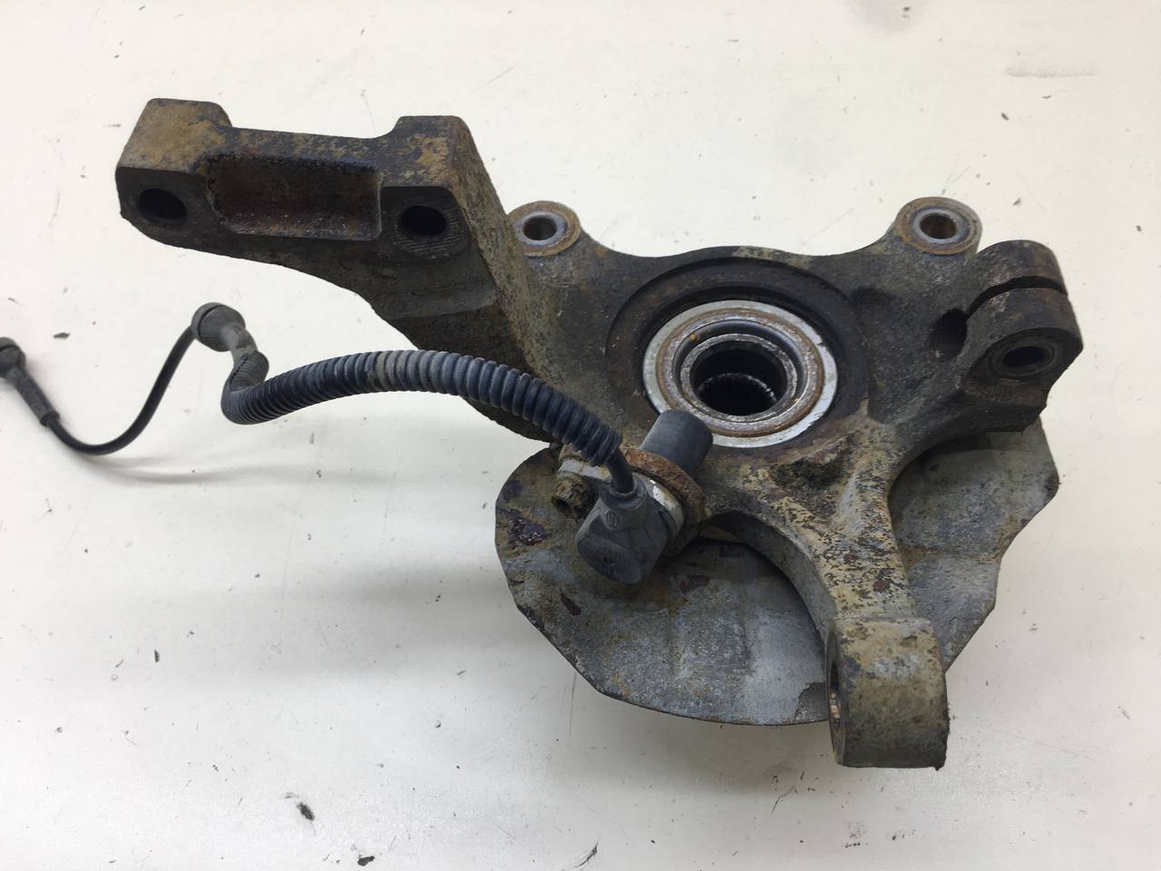 Кулак поворотный передний левый Chevrolet Lacetti (J200) 2003-2013